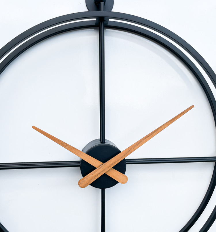ساعت دیواری مدرن فلزی مشکی مناسب نشیمن مدرن